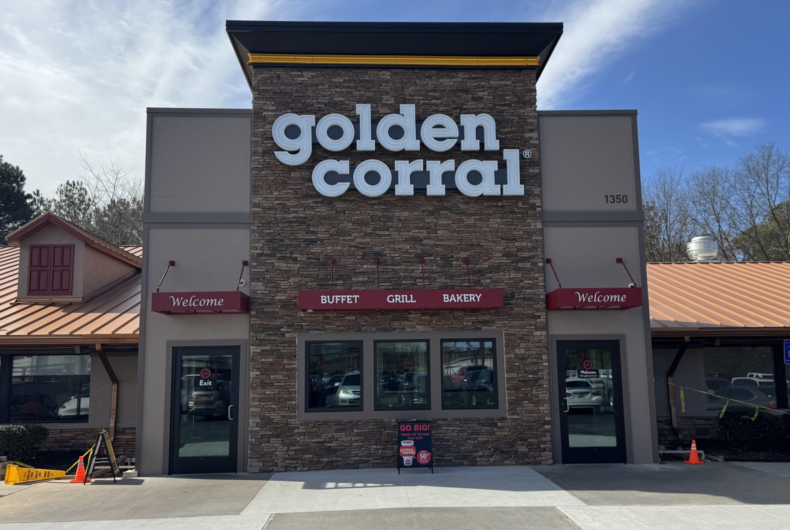 https://goldencorralmenu.com/